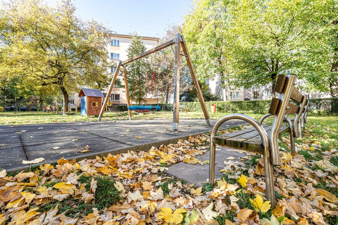 1100