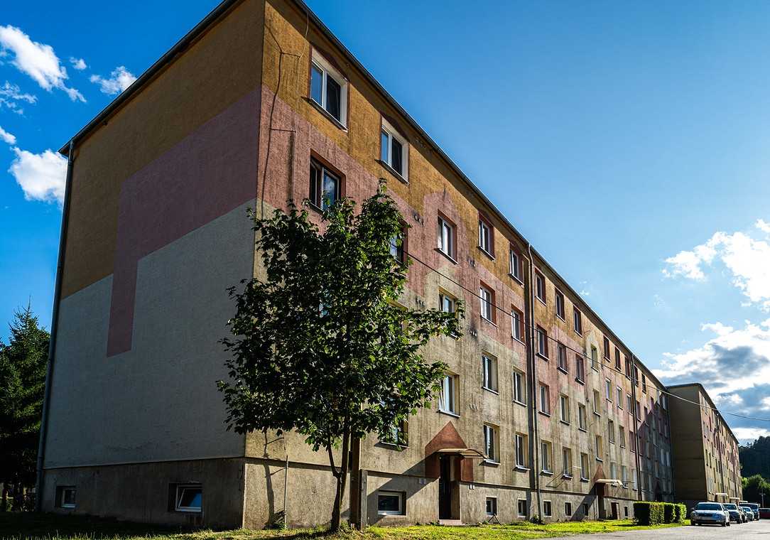 1084